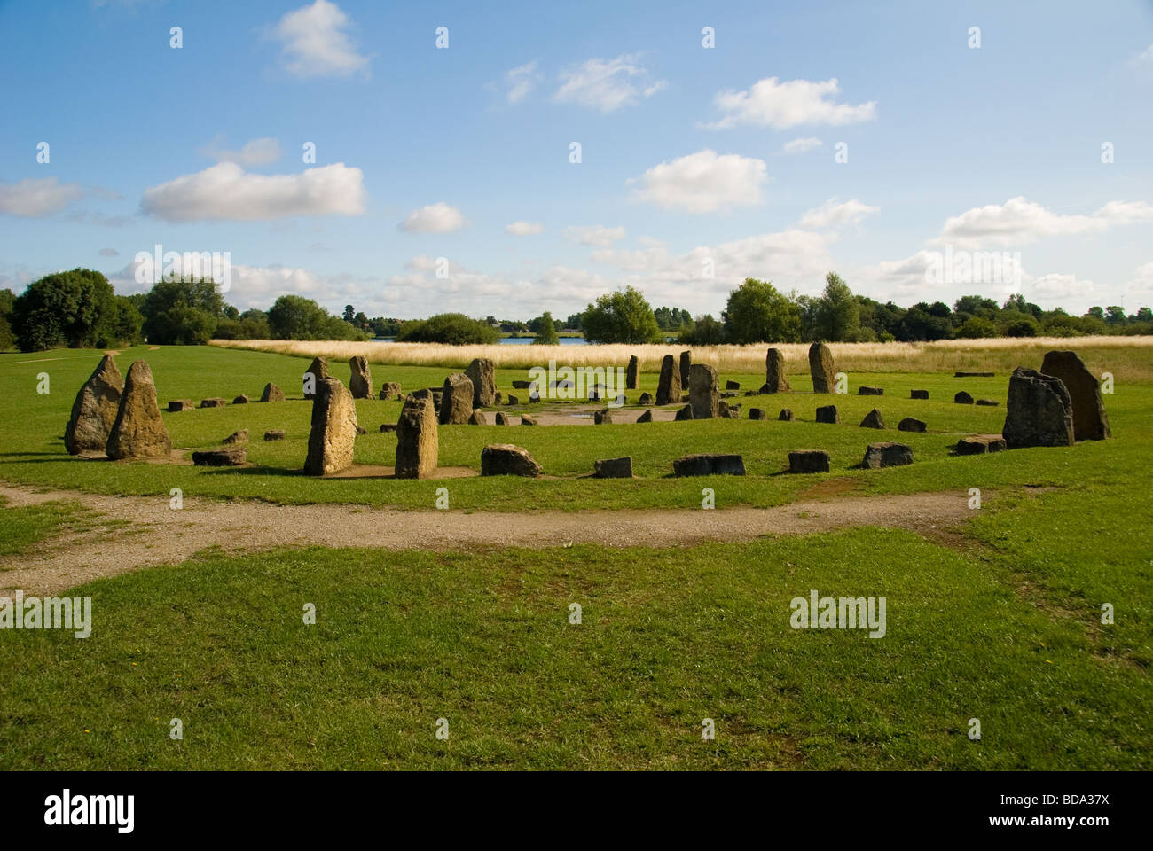 Il cerchio di medicina progetto di millennio accanto al lago Willen Milton Keynes Foto Stock