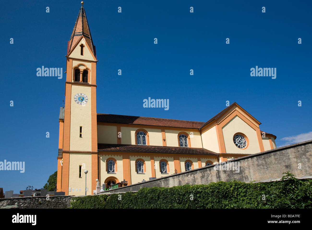 Santi Pietro e Paolo Chiesa cattolica a Telfs, Innsbruck Land Tirolo Austria UE Foto Stock