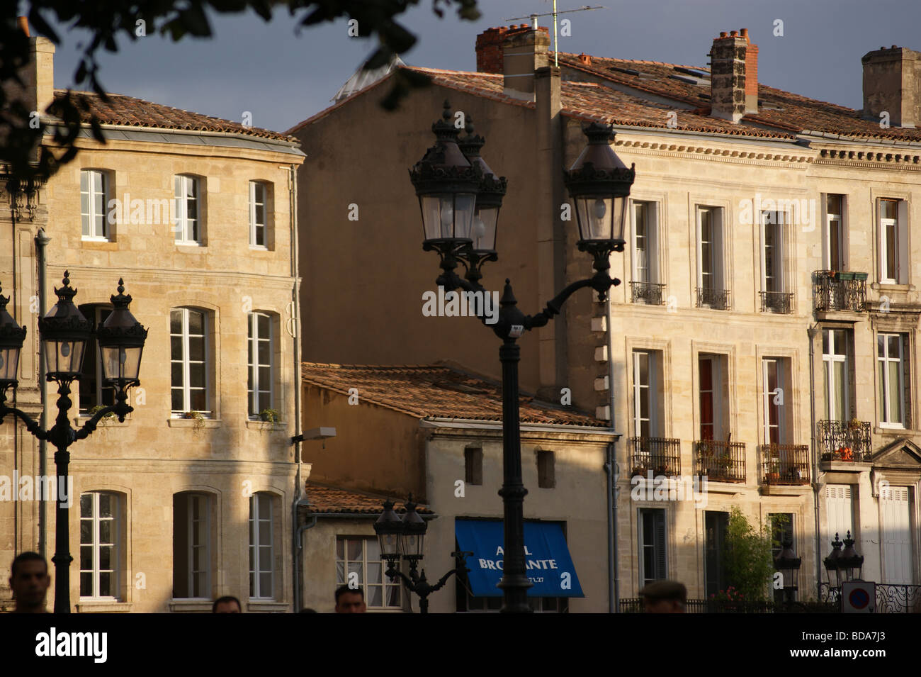 Place Saint Michel, Bordeaux, Gironde, Francia, edifici al tramonto Foto Stock