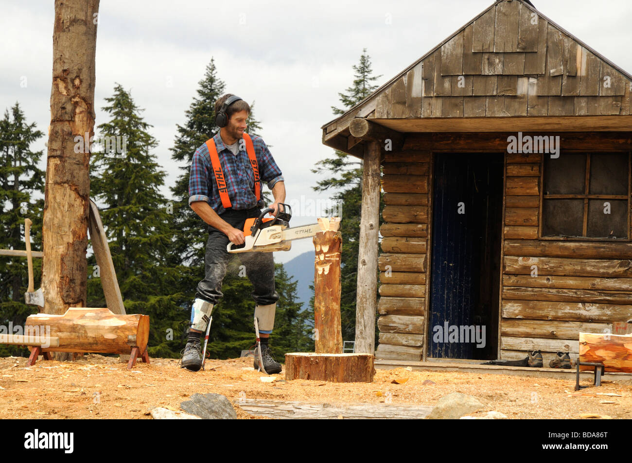 Lumberjack dimostrazione di registrazione su Grouse Mountain a Vancouver in British Columbia, Canada Occidentale Foto Stock