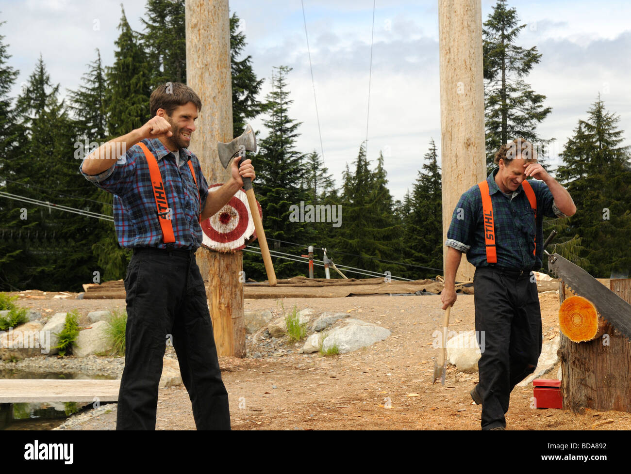 Lumberjack dimostrazione di registrazione su Grouse Mountain a Vancouver in British Columbia, Canada Occidentale Foto Stock