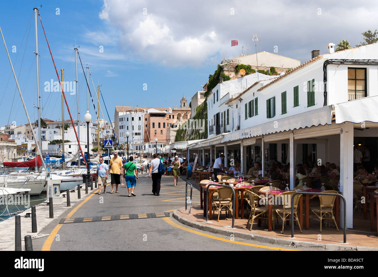 Harbourfront ristorante nel centro storico di Ciutadella (Ciudadela), Menorca, isole Baleari, Spagna Foto Stock