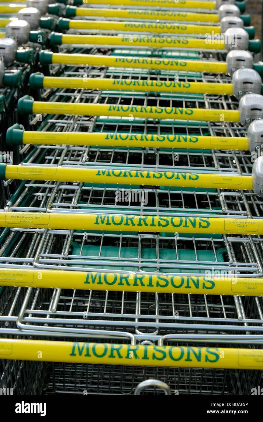 Morrisons carrelli per supermercati in un carrello park. Foto Stock