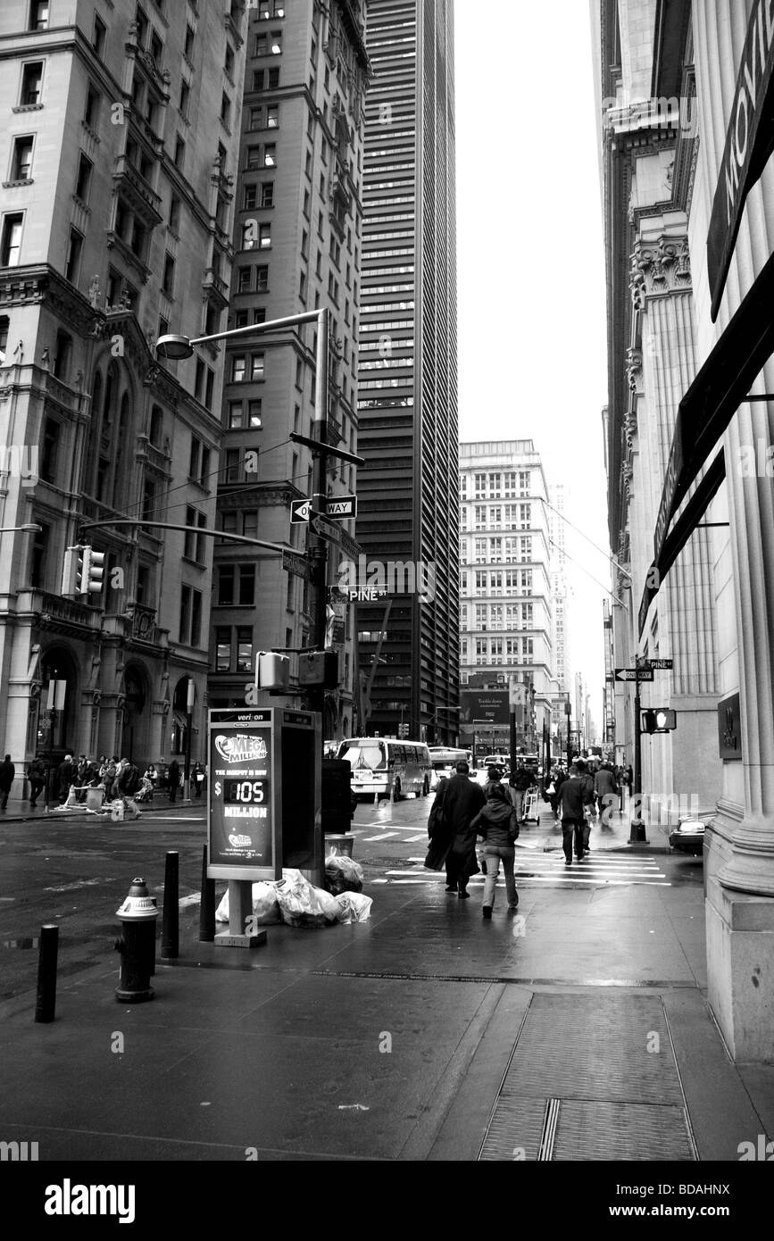 Alto contrasto street scene in Manhattan inferiore Foto Stock