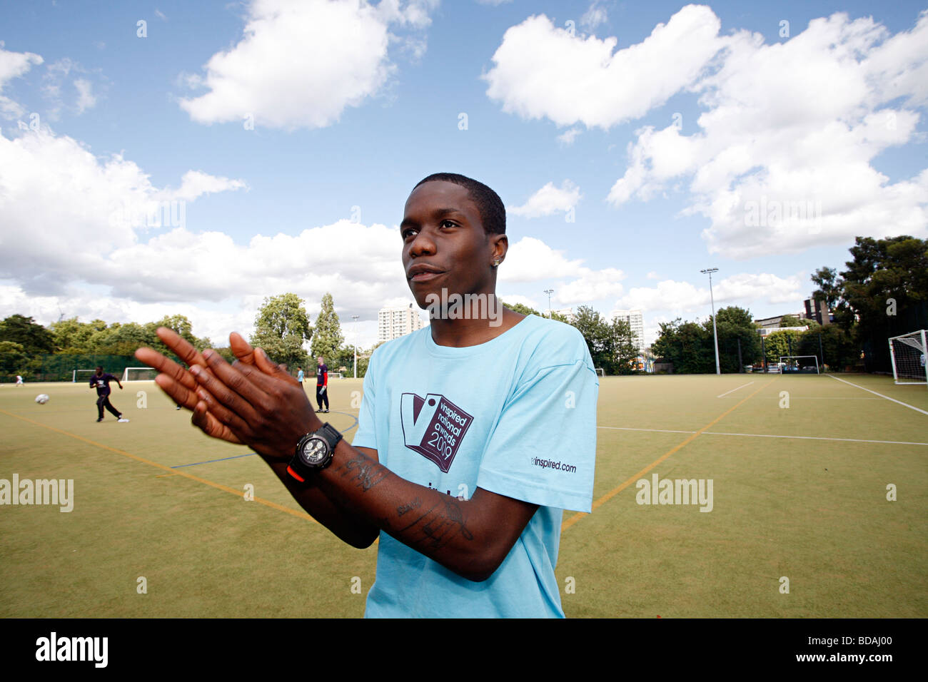 Il numero di registrazione di un artista Tinchy Stryder promuove il progetto giovani in Kennington, Londra Foto Stock