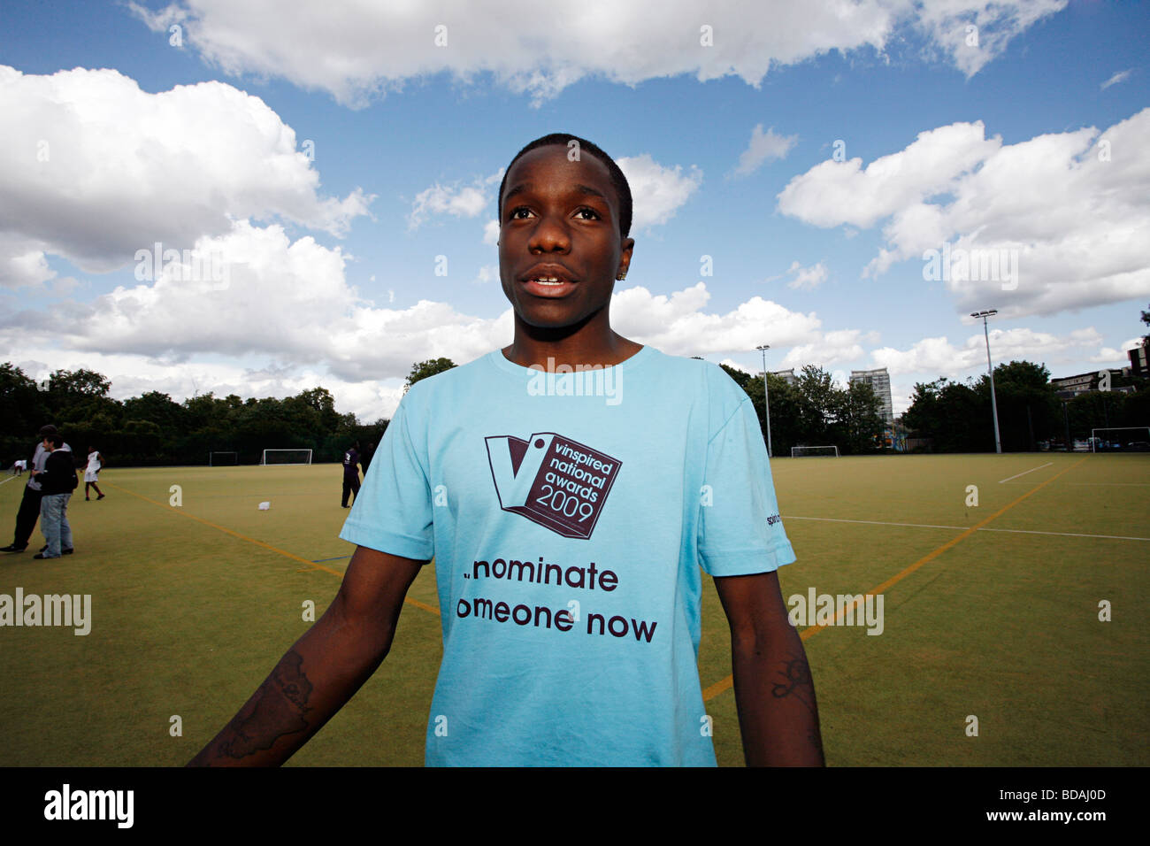 Numero 1 registrazione artista Tinchy Stryder in Kennington Park, Londra. La promozione di progetto giovani. Foto Stock