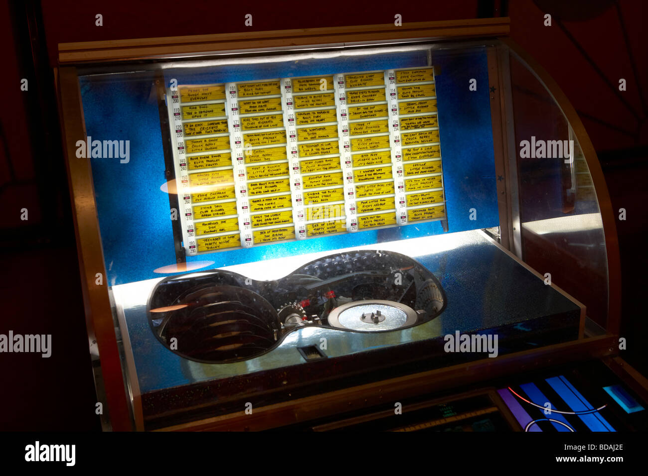 Negli anni cinquanta olf juke box all'interno della hall del tudor cinema privato in pettinatore contea di Down Irlanda del Nord Foto Stock