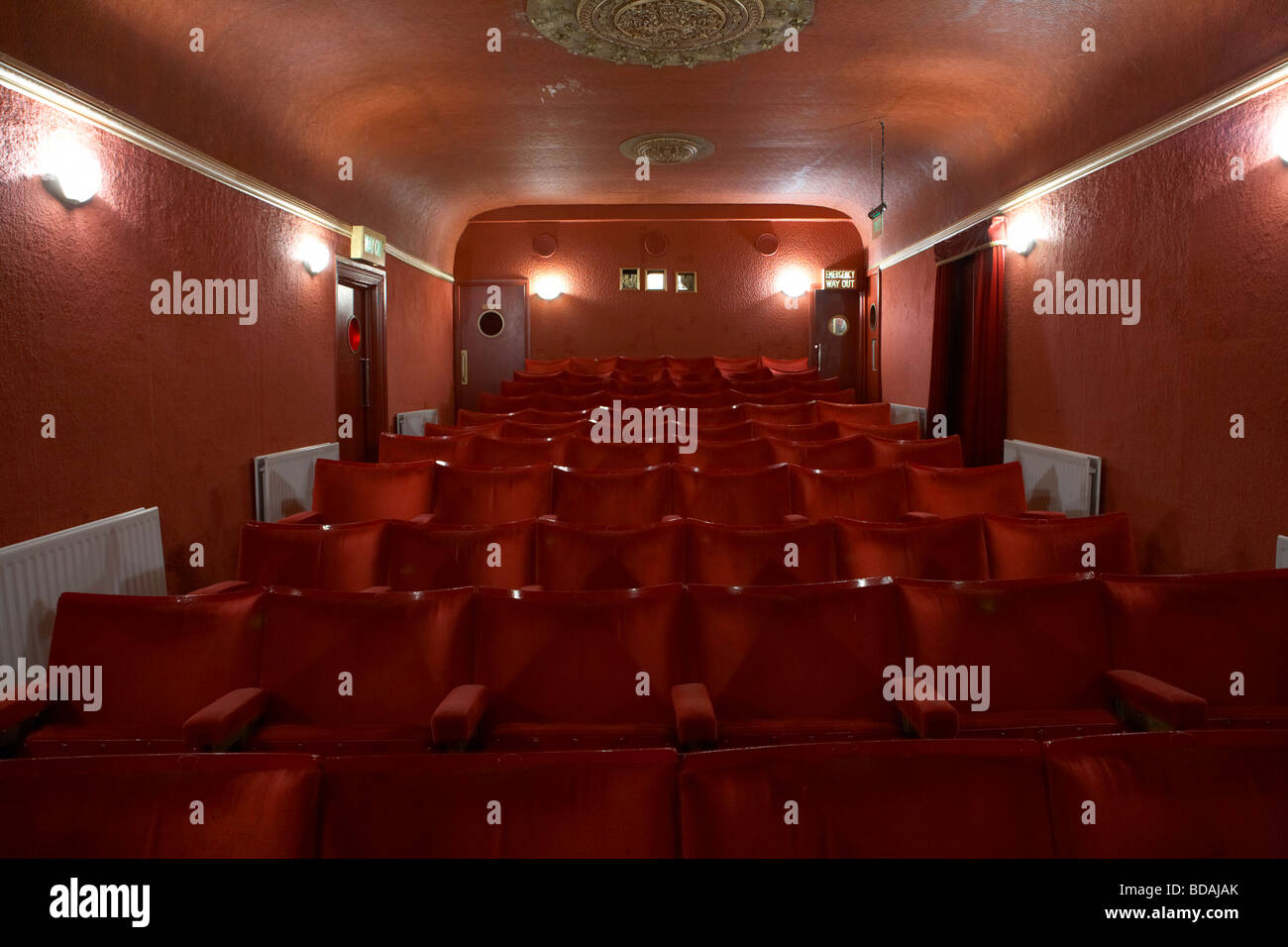 Auditorium del tudor cinema privato in pettinatore contea di Down Irlanda del Nord Foto Stock