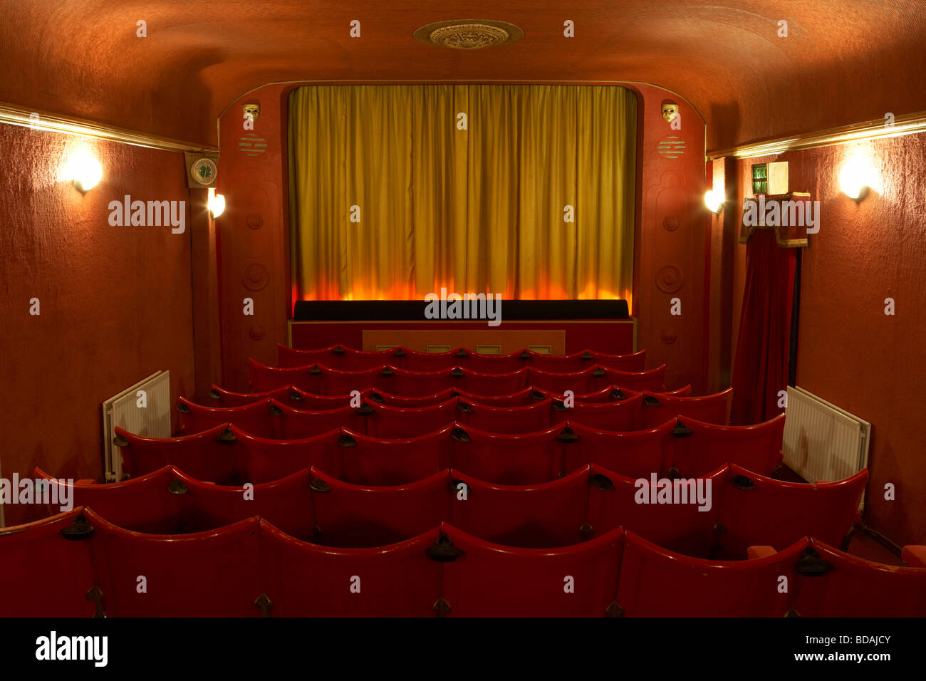 Auditorium del tudor cinema privato in pettinatore contea di Down Irlanda del Nord Foto Stock
