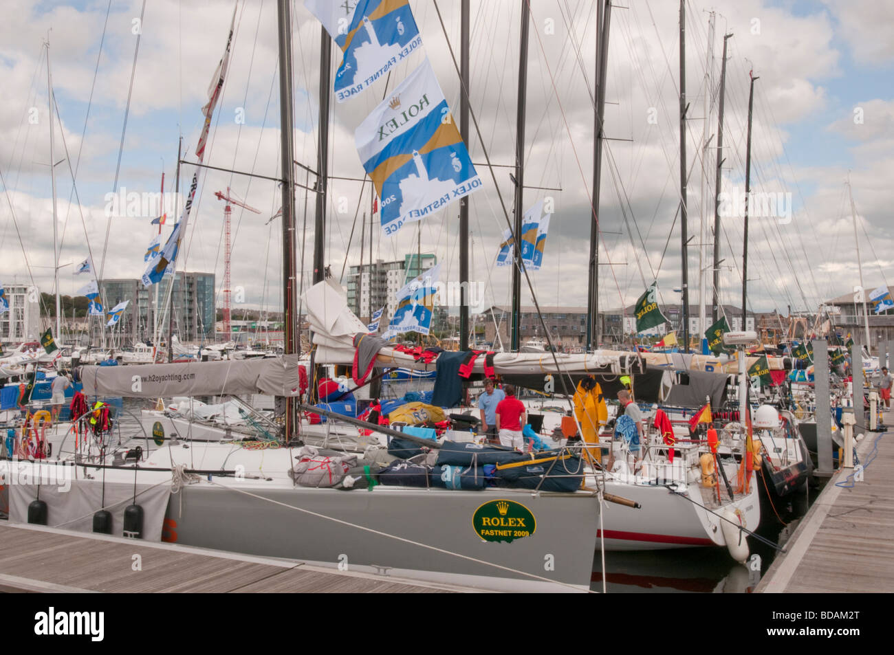 Yacht ormeggiati nel porto di Sutton dal 2009 Rolex Fastnet race, Plymouth Barbican Devon England. Foto Stock