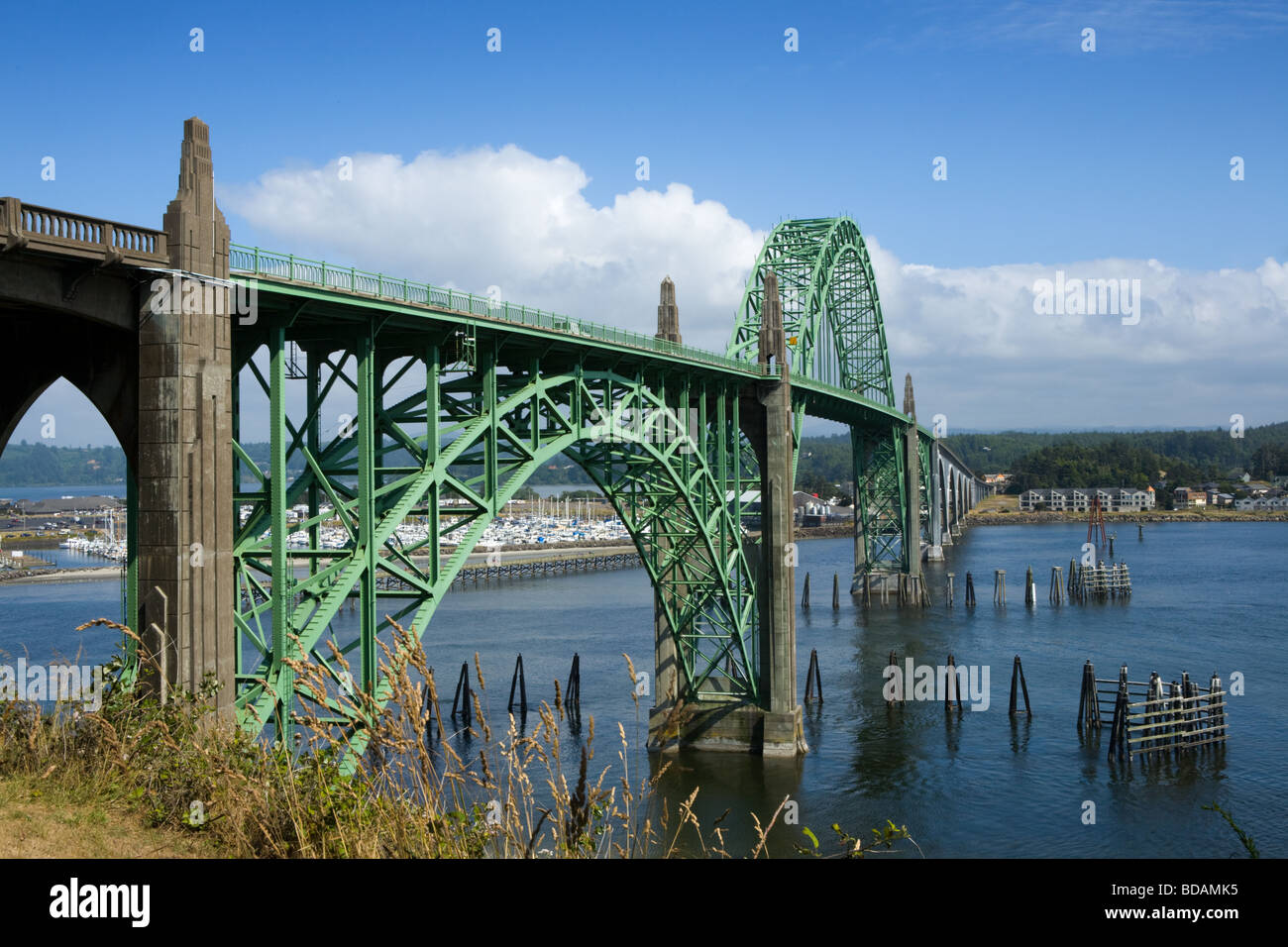 Pacific autostrada costiera 101 Ponte a Yaquina Bay Oregon Foto Stock