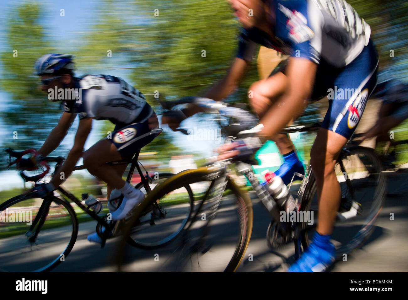Maschio di atleti impegnati in un criterio di bike race in Nord Boulder Park a Boulder, Colorado Foto Stock
