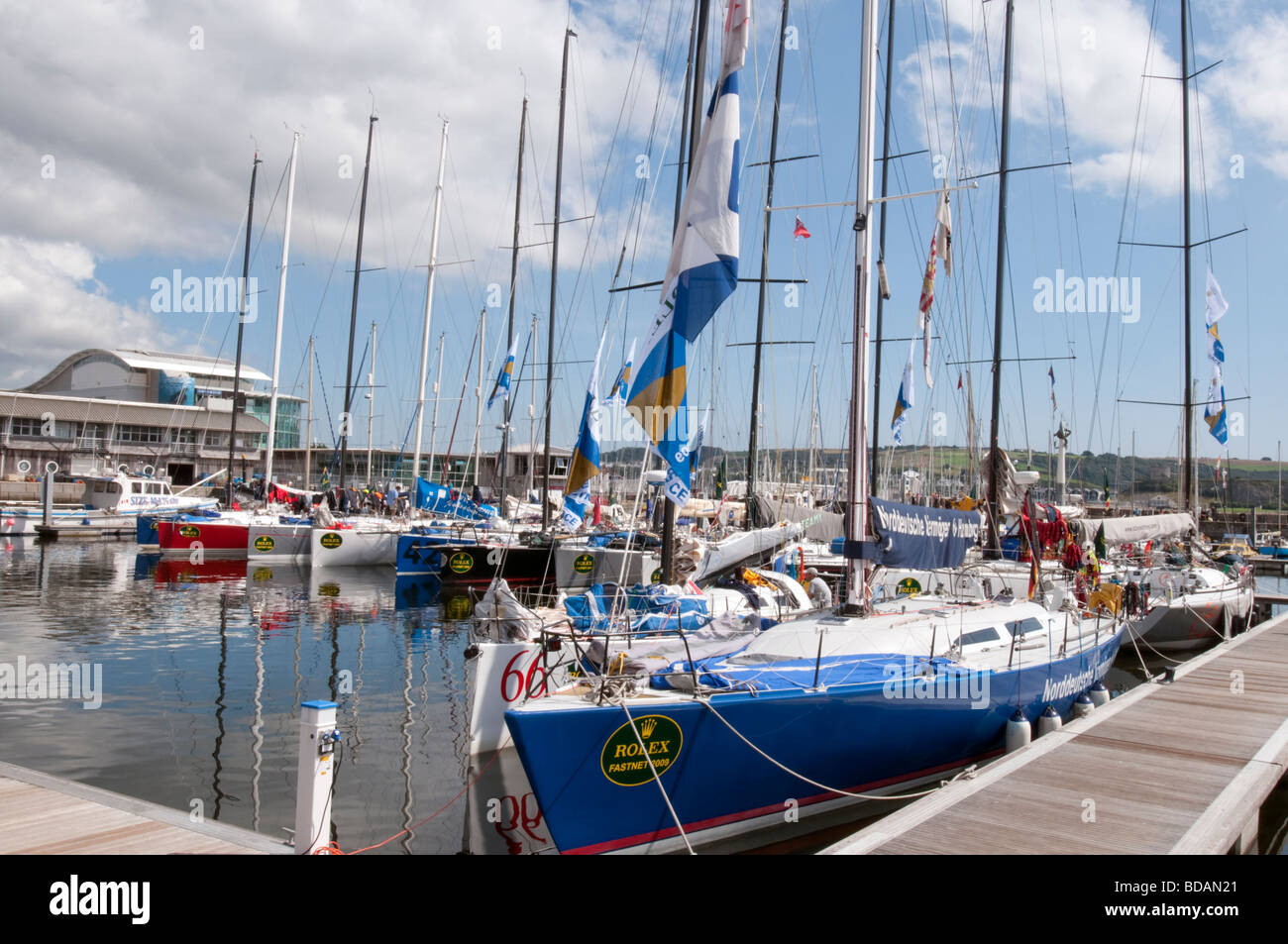 Yacht ormeggiati nel porto di Sutton dal 2009 Rolex Fastnet race, Plymouth Barbican Devon England. Foto Stock