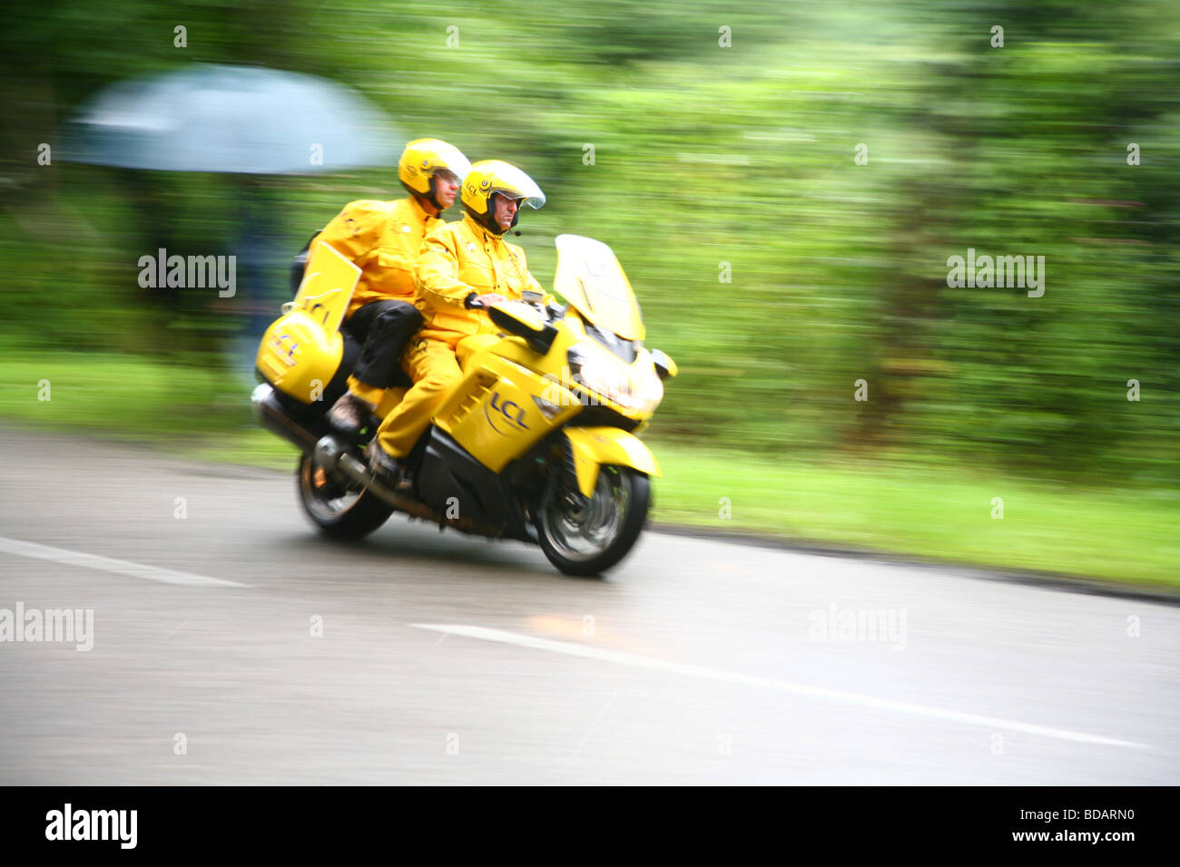 Tour de France 2009, fase 13 - Vittel Colmar 200 km. (17 luglio) Premere motociclo Foto Stock