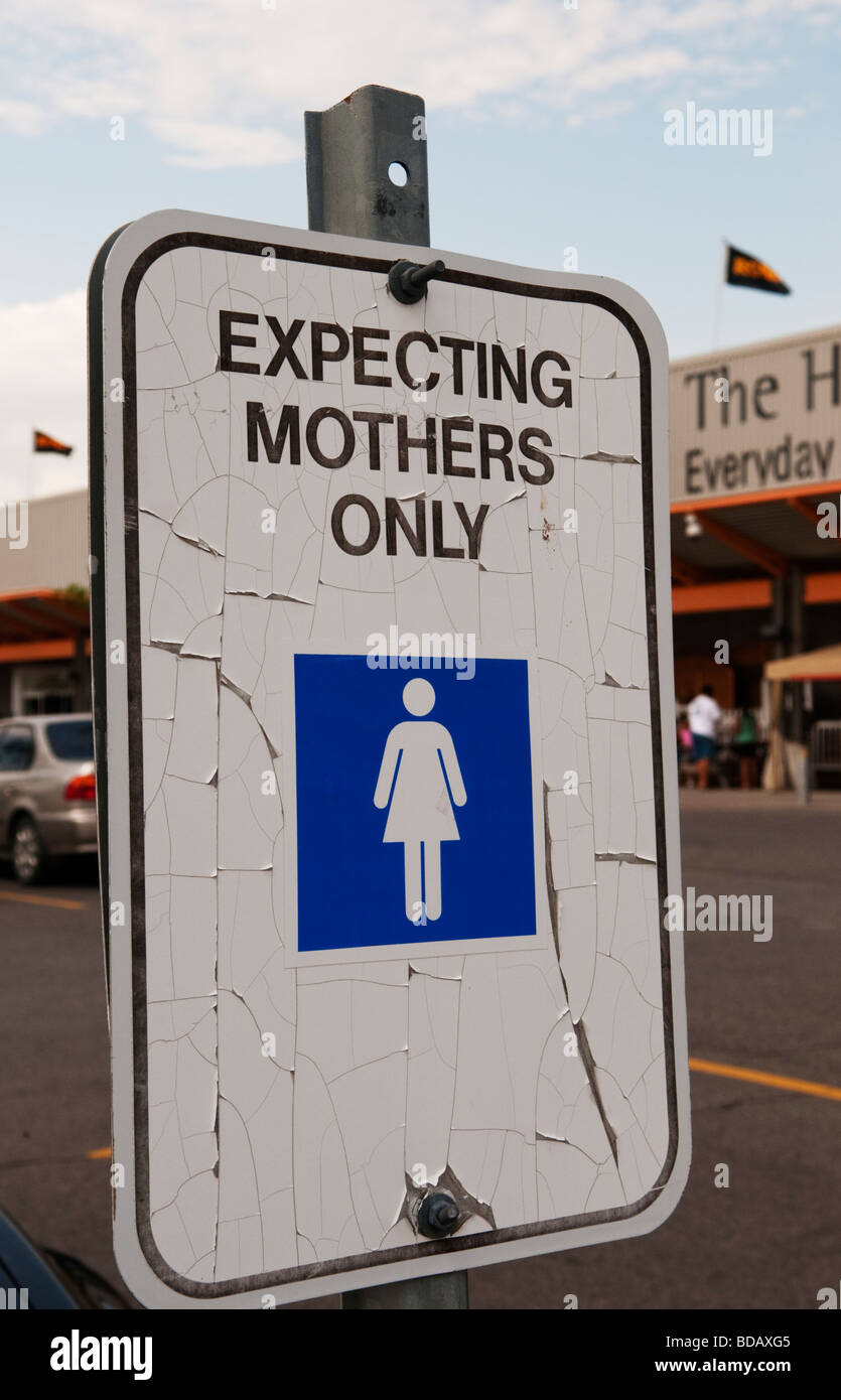 Parcheggio dedicato per aspettarsi madri in un centro commerciale a Ottawa Ontario Canada Foto Stock