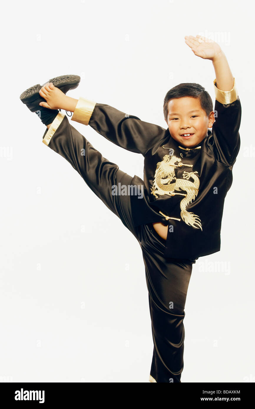 Ritratto di un ragazzo a praticare arti marziali Foto Stock