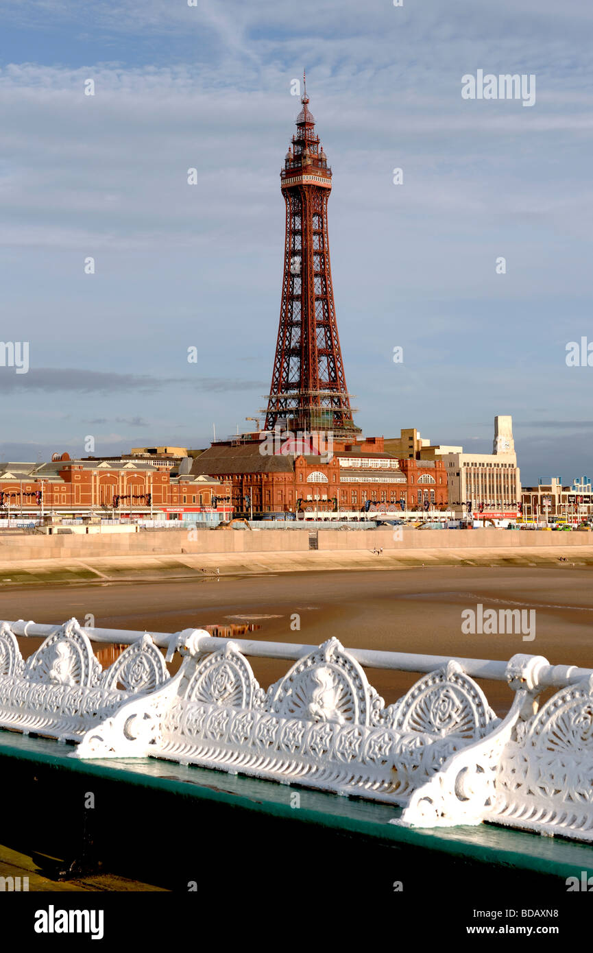 La Blackpool Tower e North Pier Foto Stock