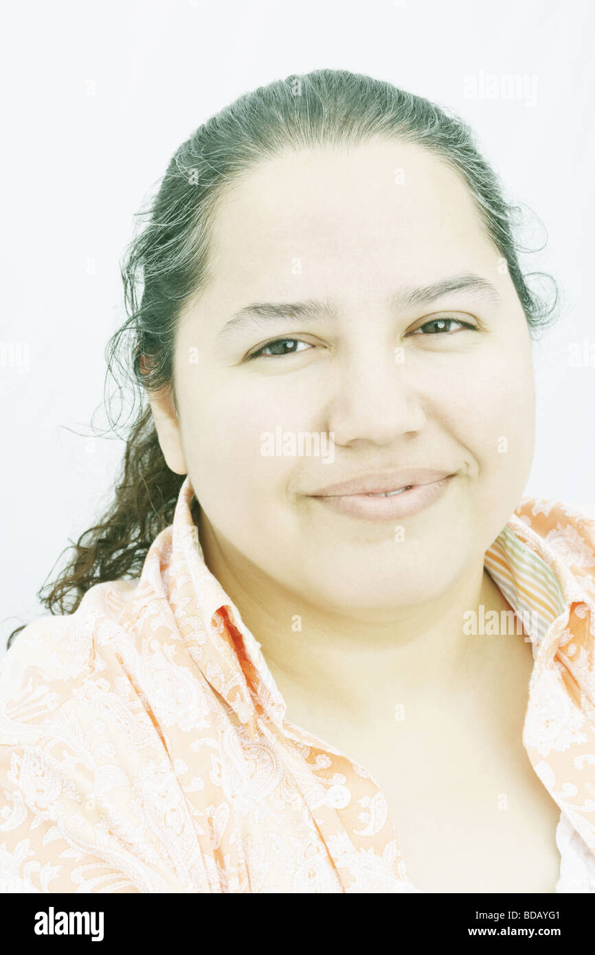 Ritratto di una metà donna adulta grinning Foto Stock