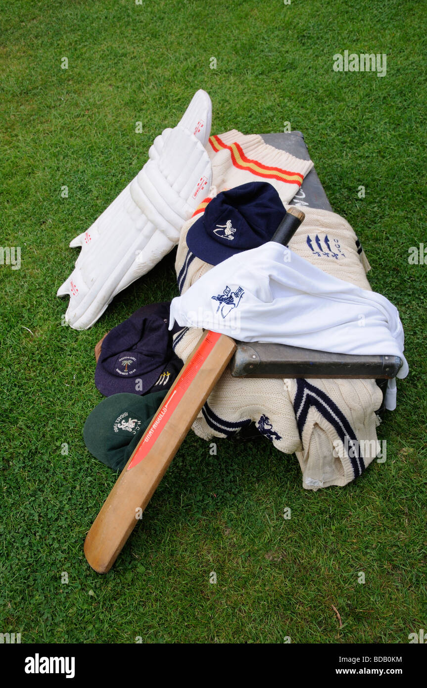 Cricket apparecchiature varie voci che un bowler o battitore che proprio memorizzato in una casella Foto Stock