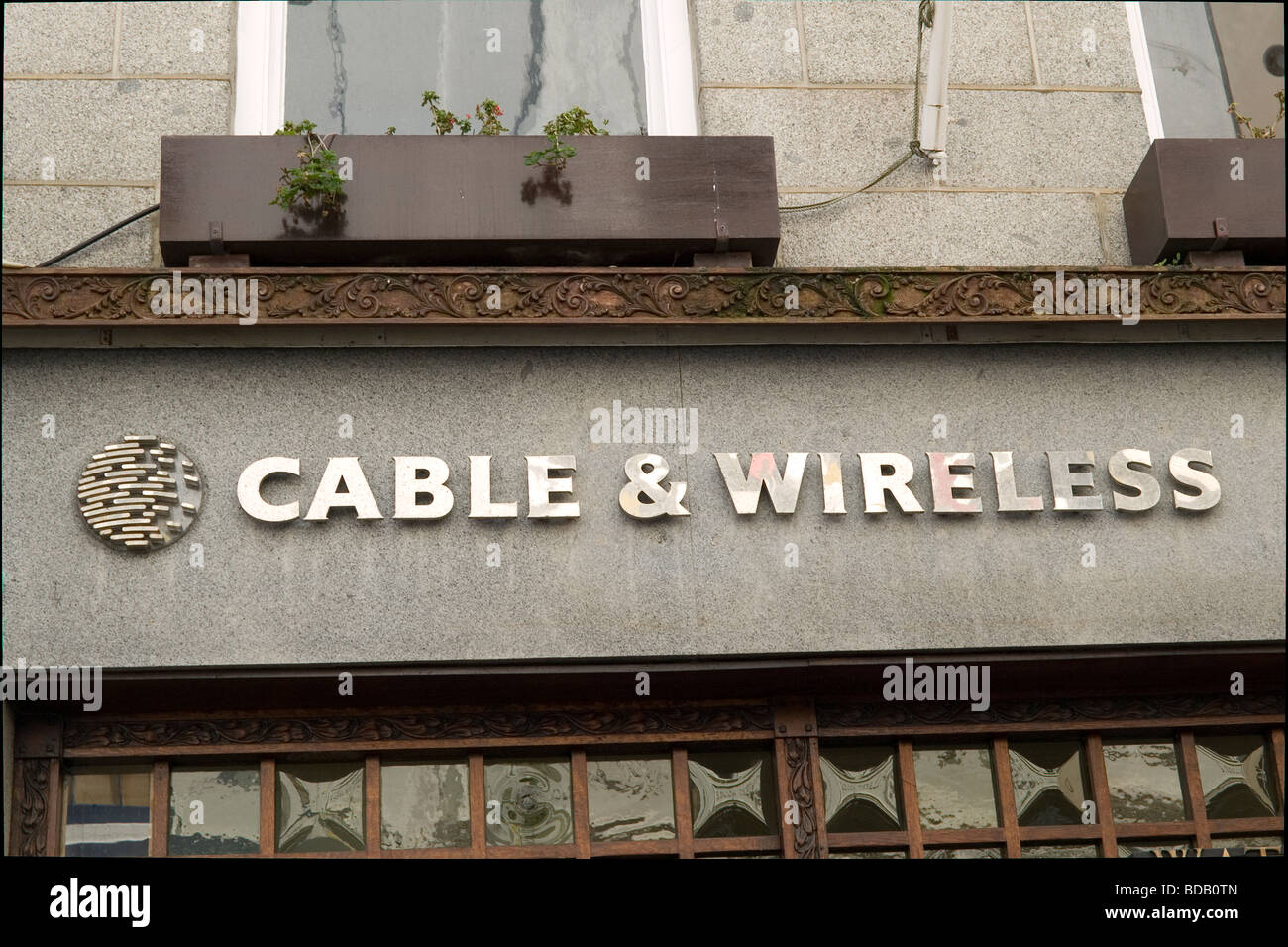 Un segno negozio per cavi wireless di un importante azienda di telecomunicazioni di fornire servizi di vendita al dettaglio a Guernsey Isole del Canale Foto Stock