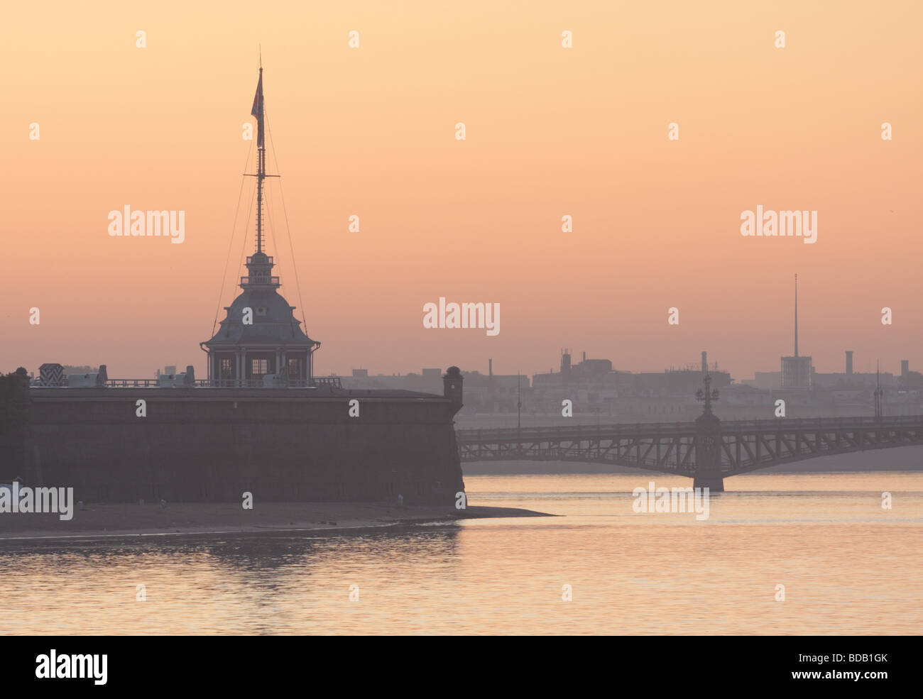 Il bastione Naryshkin di Pietro e Pault Fortezza, Troitsky ponte dietro, San Pietroburgo, Russia Foto Stock