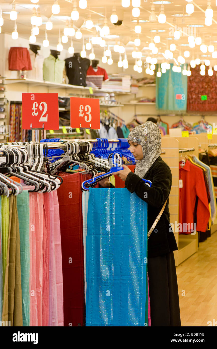 Mercato su Whitechapel Road E1 London Regno Unito Foto Stock