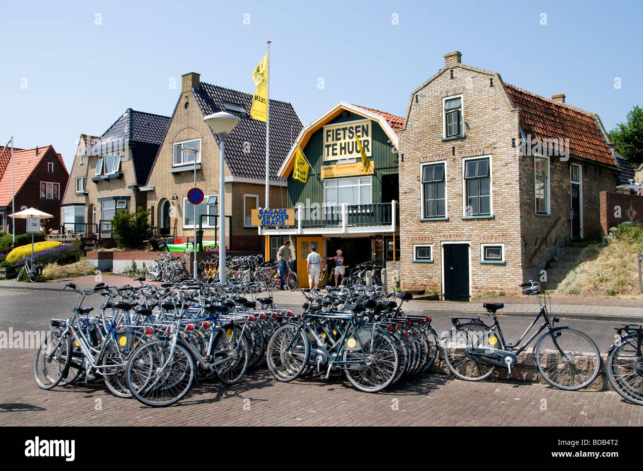 Bike noleggio di biciclette Terschelling Friesland Porto Mare dei Paesi Bassi Foto Stock