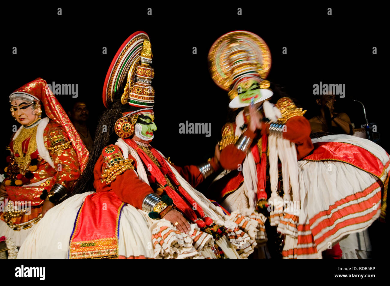 Motion Blur in performance di danza Kathakali - Rugmangadhacharitham Foto Stock