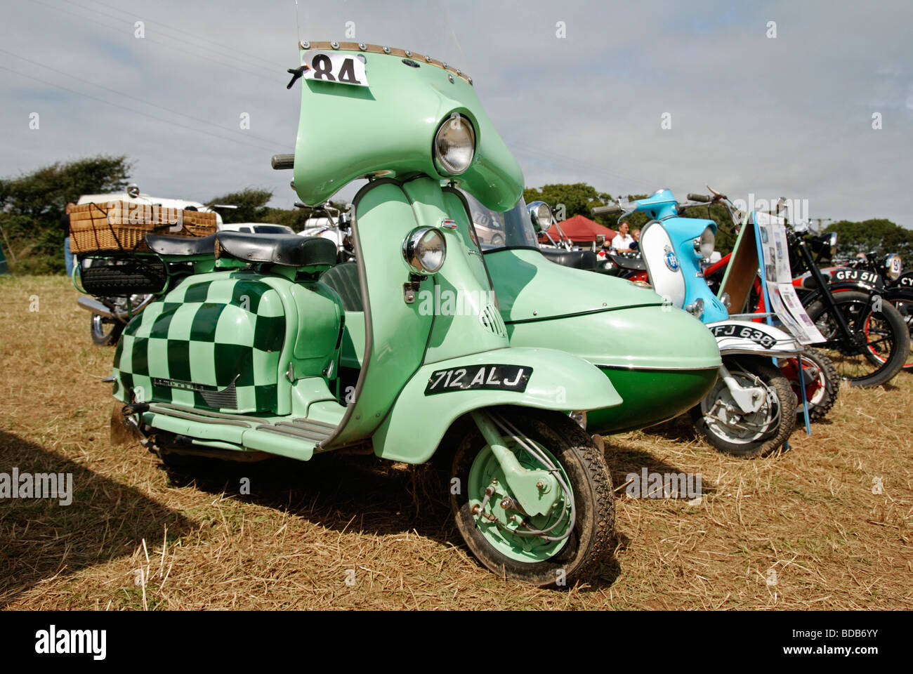 A diciannove anni sessanta lambretta scooter a un veicolo vintage rally in cornwall, Regno Unito Foto Stock