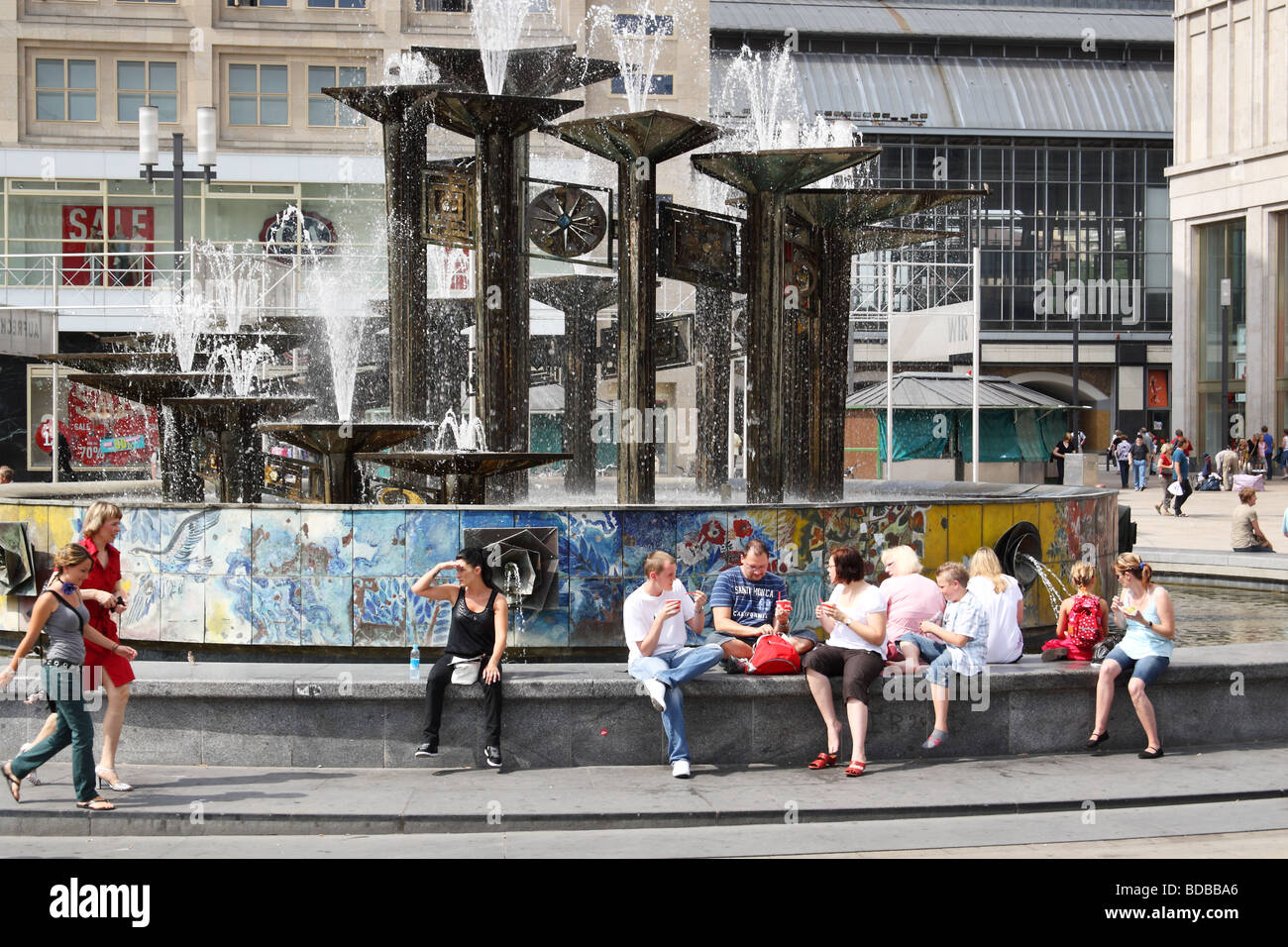 Fontana di Amicizia Internazionale, Alexanderplatz di Berlino, Germania. Foto Stock