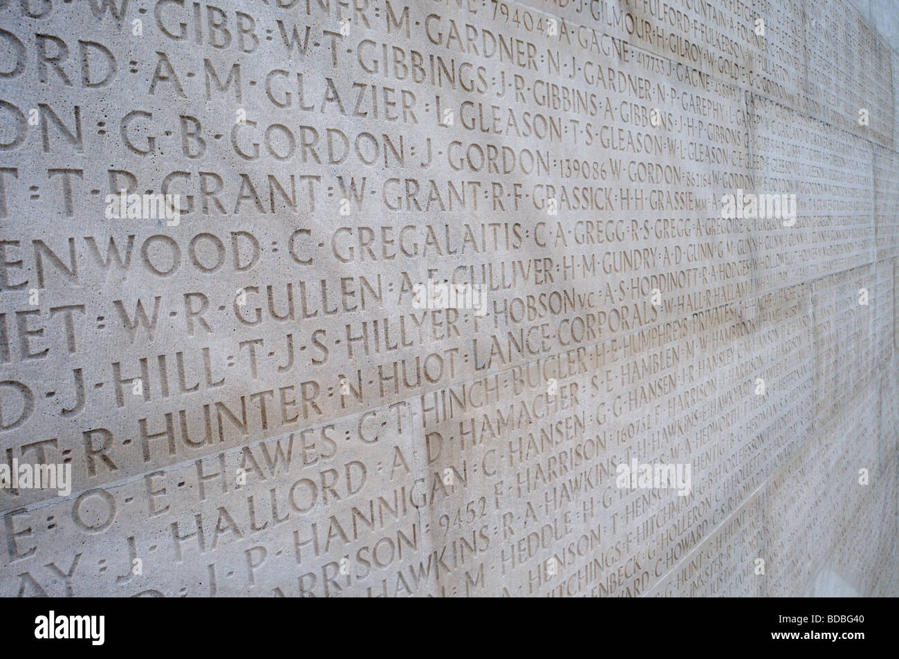 Nomi incisi sul Monumento Commemorativo Canadese a Vimy Ridge Foto Stock