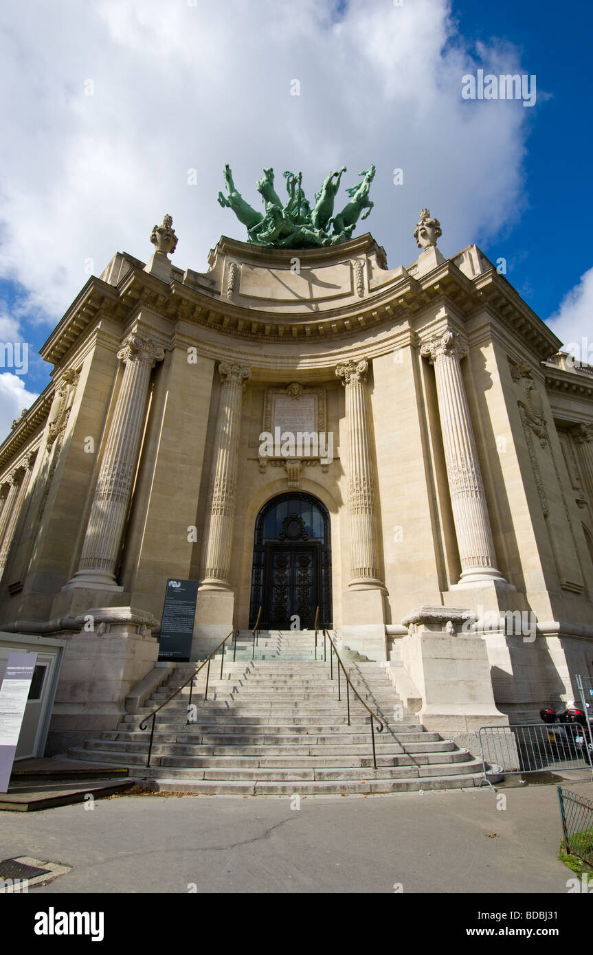 Ingresso al Grand Palais 'Big Palace' il grande vetro exhibition hall di Parigi. Foto Stock