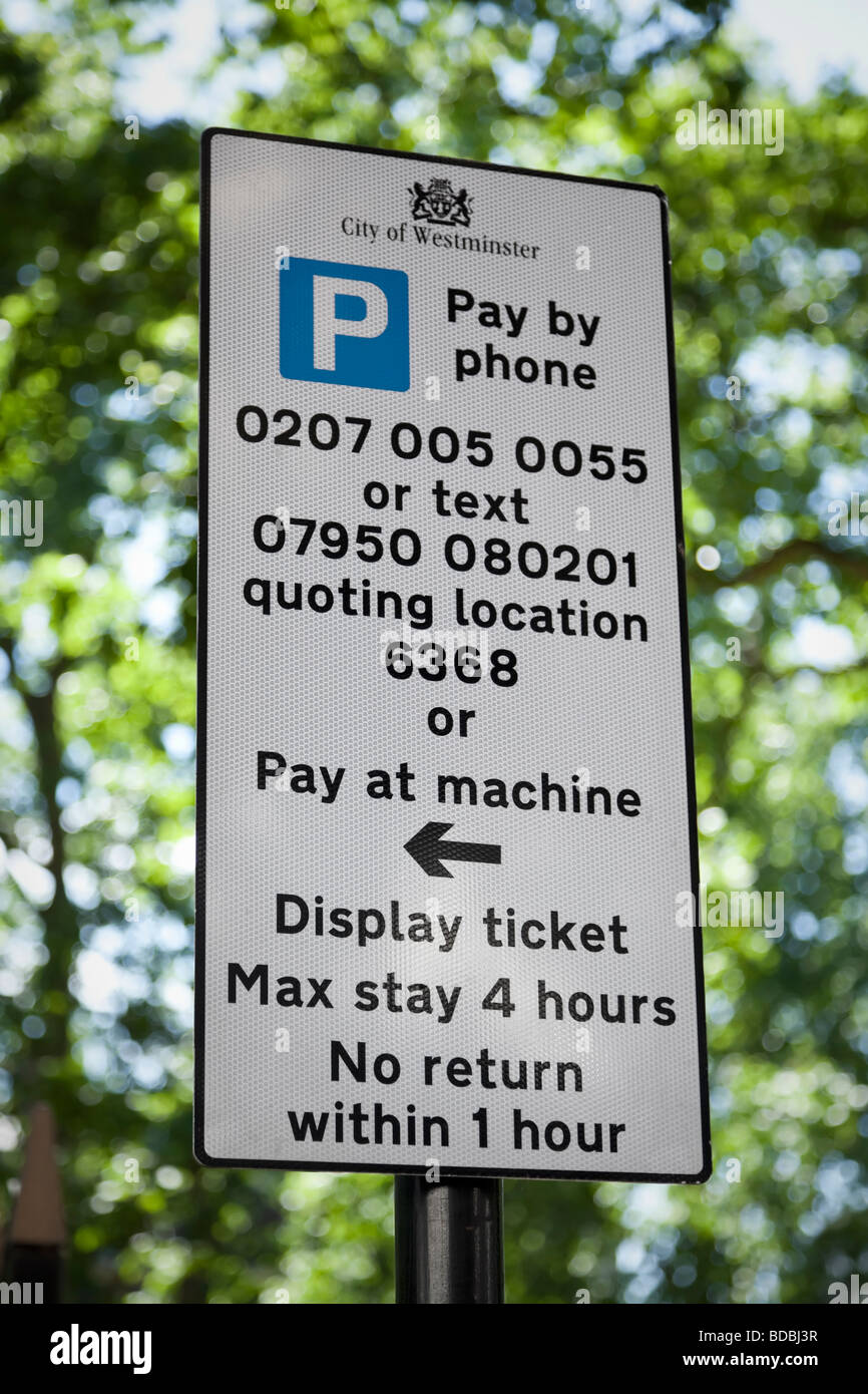 Una Paga via Telefono simbolo di parcheggio in Londra, Regno Unito Foto Stock
