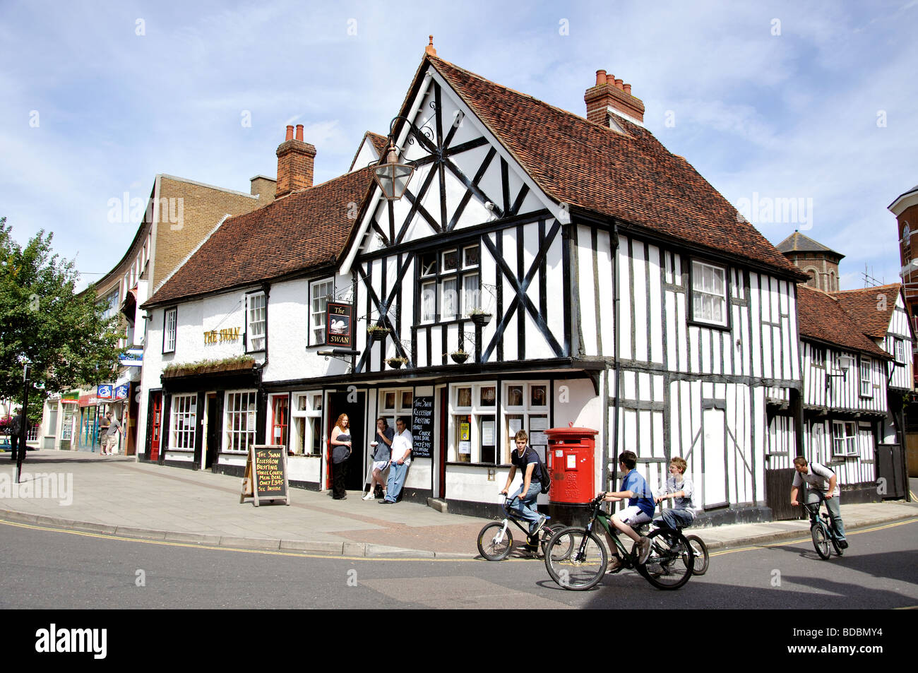 Il Pub Swan, Bank Street, Braintree, Essex, Inghilterra, Regno Unito Foto Stock