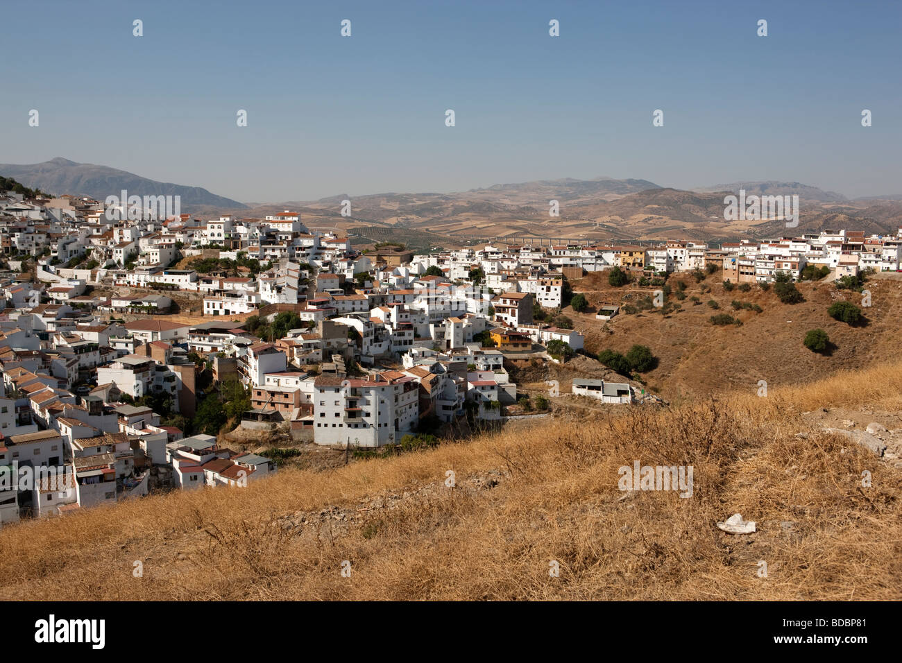 Vista sul villaggio bianco Alora. Malaga. Costa del Sol. Andalusia. Spagna. Europa Foto Stock