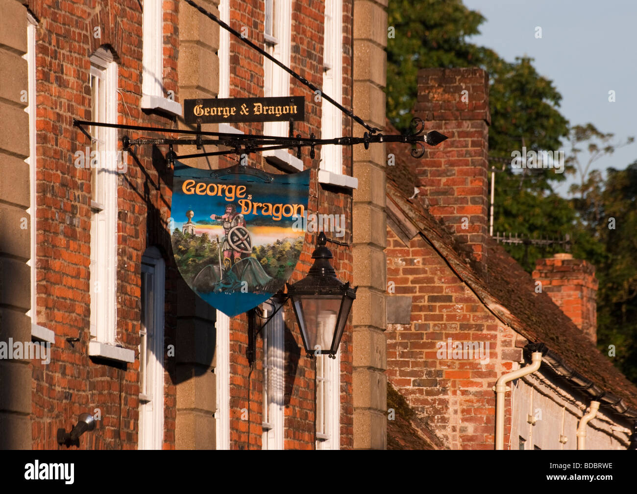Lo storico George and Dragon pub al West Wycombe, Buckinghamshire, Inghilterra, Regno Unito, Europa. Foto Stock