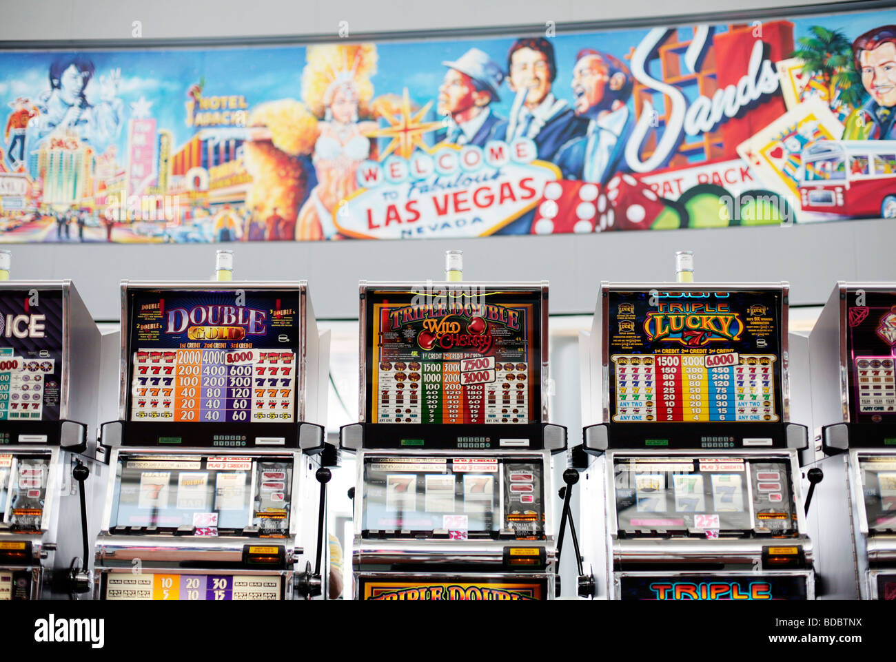 Slot machine a Las Vegas all'aeroporto internazionale di McCarran, STATI UNITI D'AMERICA. Foto Stock