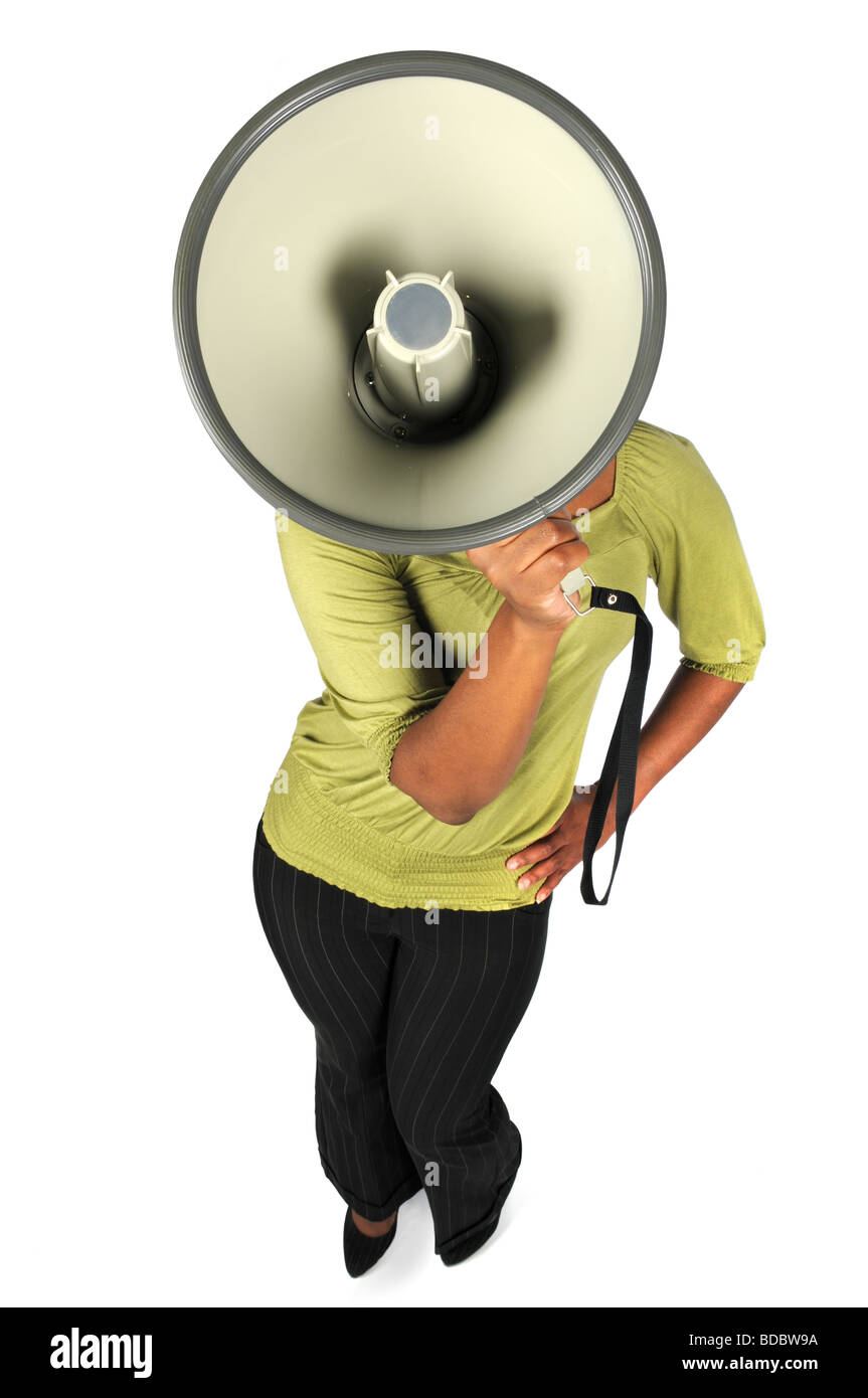 Donna che utilizza megafono nascondendo la faccia da una vista dall'alto Foto Stock