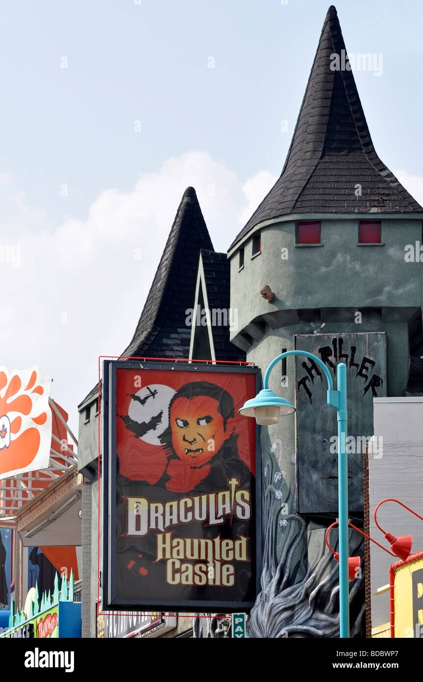 Attrazioni a Clifton Hill, Niagara, Ontario - Dracula's Haunted Castle Foto Stock
