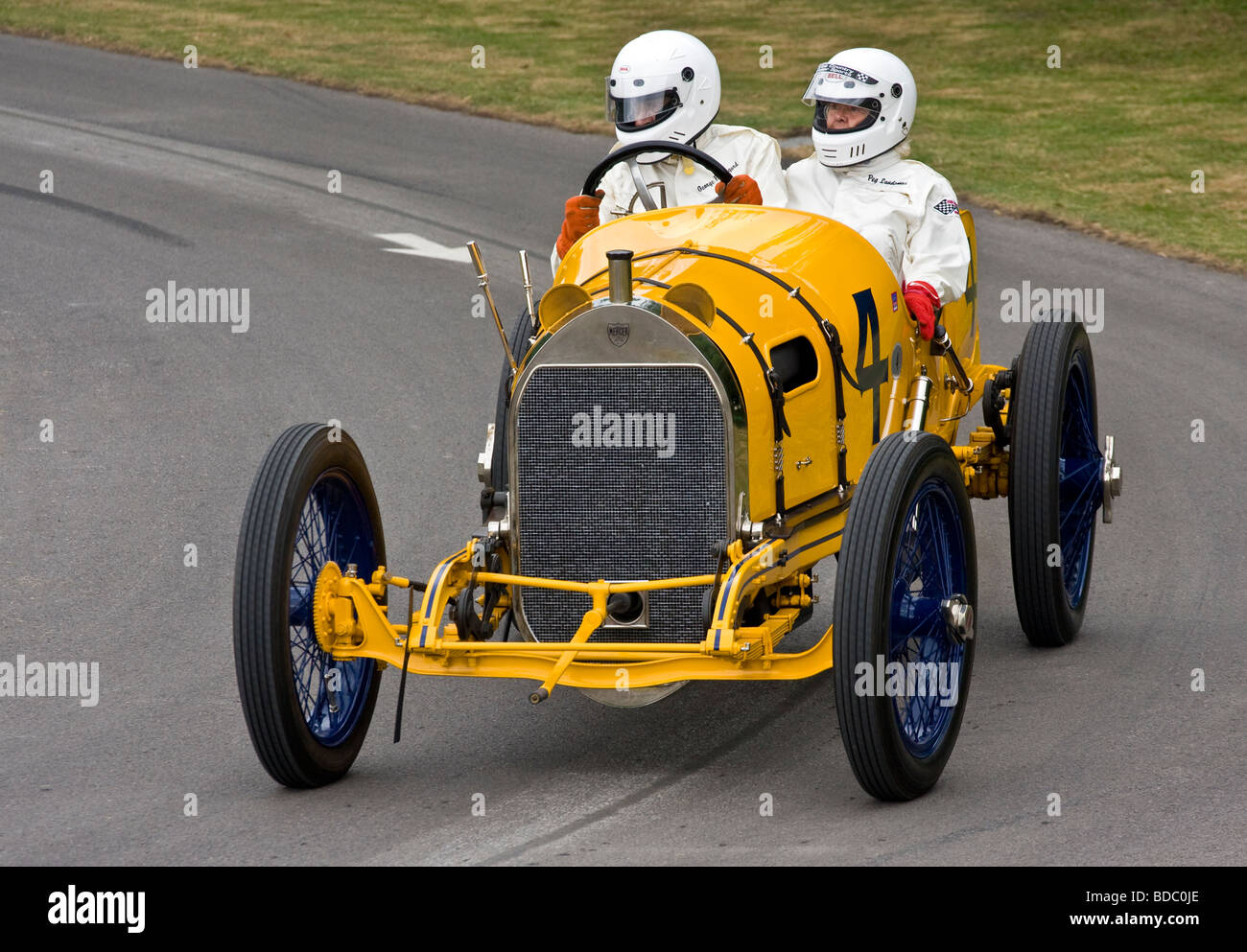 1914 Mercer 450 GP americano del vincitore sul hillclimb a Goodwood Festival della velocità, Sussex, Regno Unito. Driver: George Wingard. Foto Stock