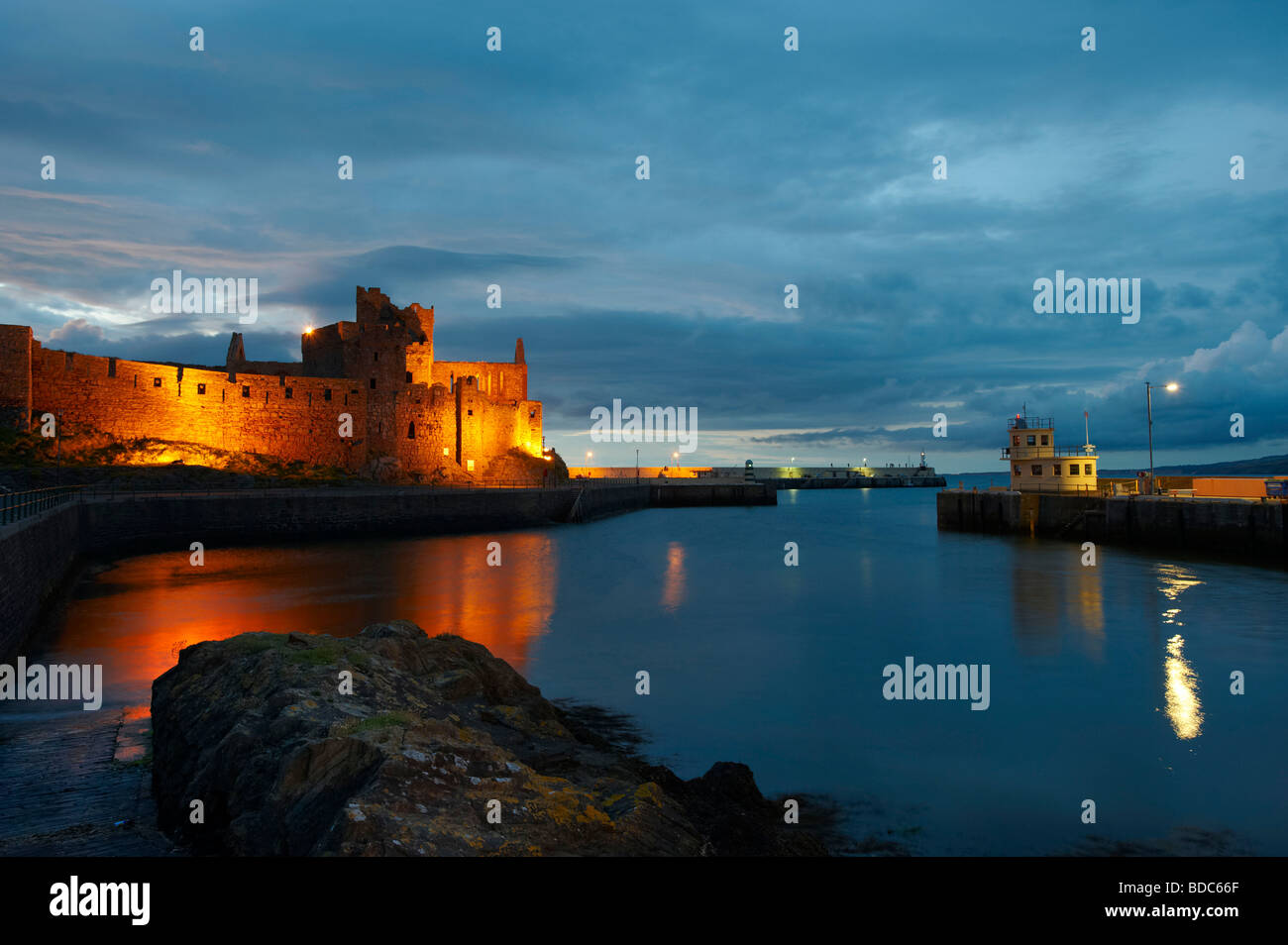 Sbucciare castello di notte Isola di Man Foto Stock