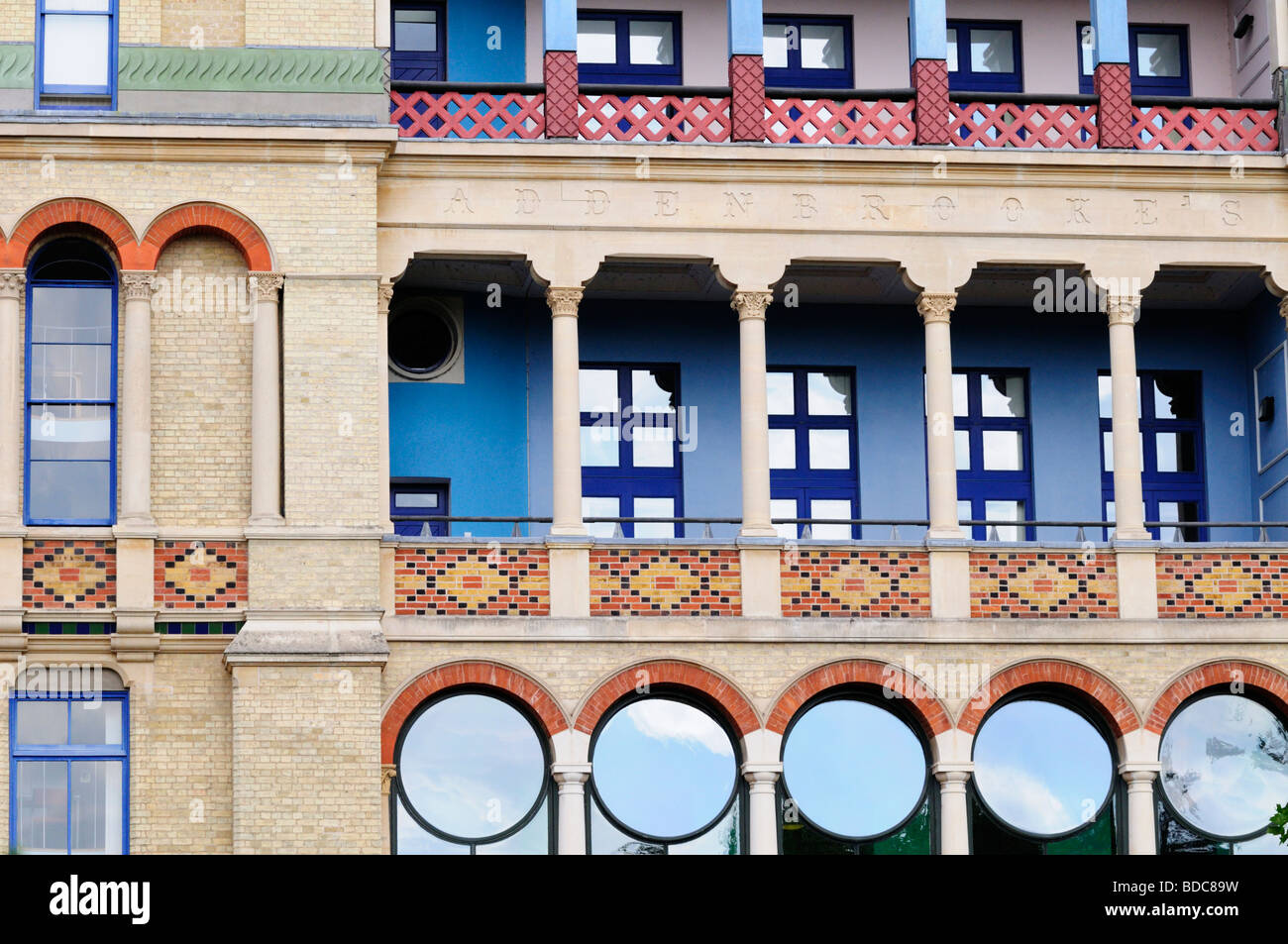 Dettaglio del giudice Business School sul vecchio ospedale Addenbrookes sito, Trumpington Road, Cambridge Inghilterra REGNO UNITO Foto Stock