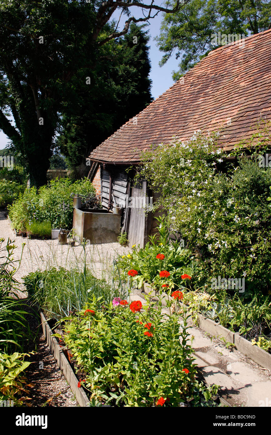 GIARDINIERI BOTHY STORICO GIARDINO DI CAMPAGNA INGLESE. Foto Stock