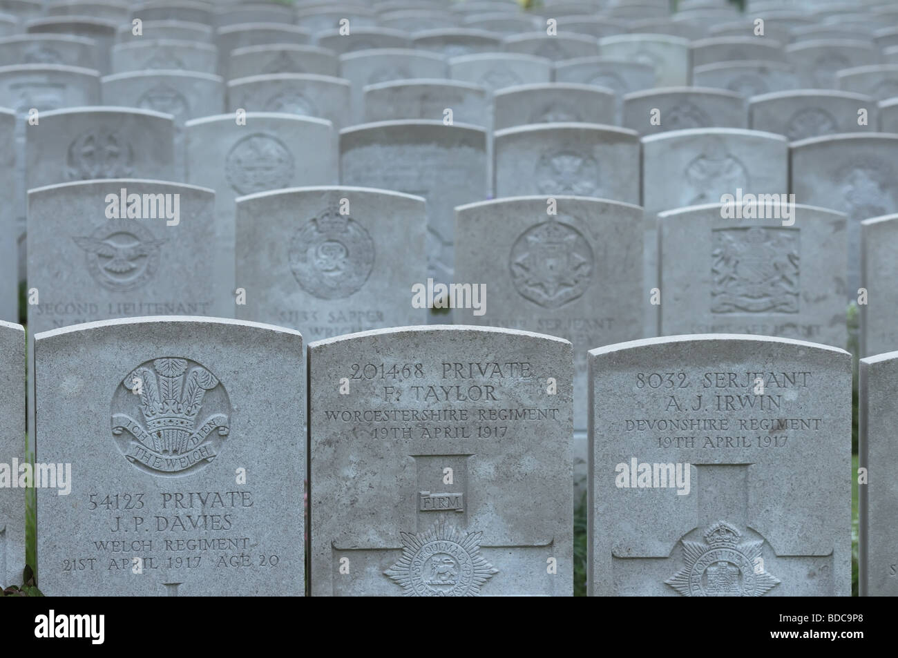 Ammassato British graves al cimitero Ovillers sulle somme Foto Stock