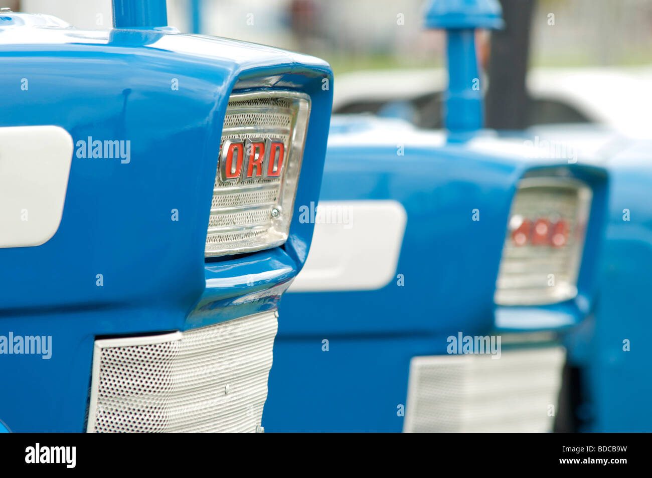 Vintage trattori Ford sul display a grandi Eccleston spettacolo agricolo Foto Stock
