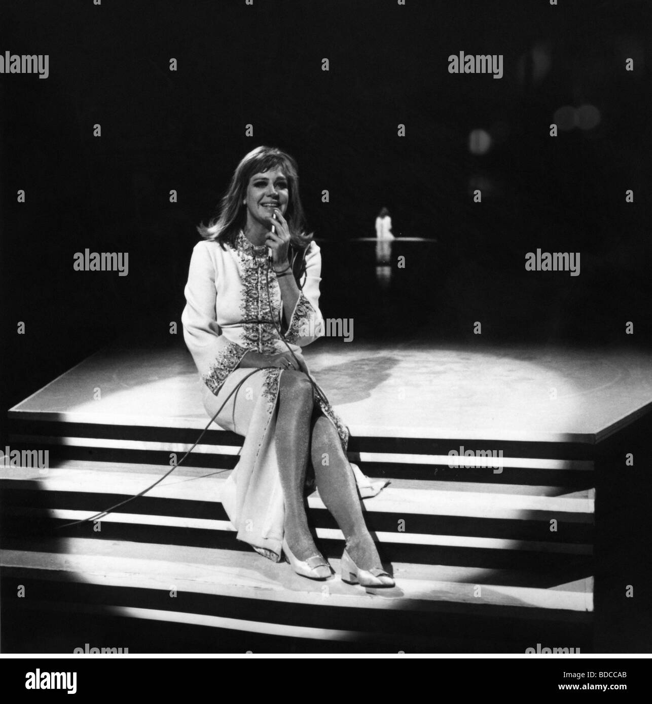 Knef, Hildegard, 28.12.1925 - 1.2.2002, attrice tedesca, full length, durante l'atto musicale in TV show, 1970s, , Foto Stock