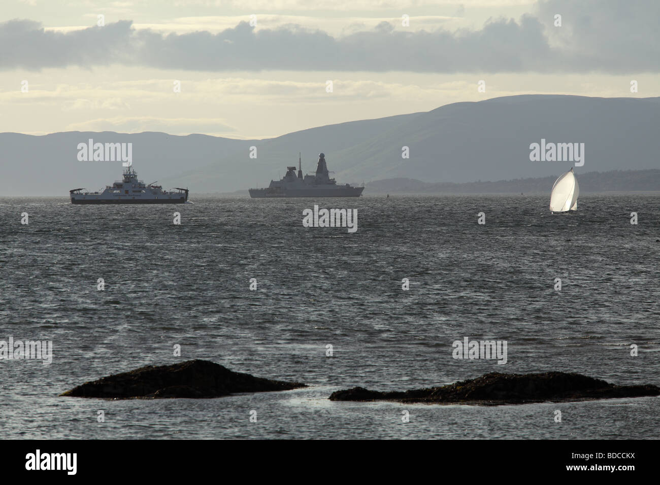 British Royal Navy Type 45 Destroyer HMS Dauntless on Sea Trials on the Firth of Clyde off the Town of Largs, North Ayrshire, Scotland, UK Foto Stock
