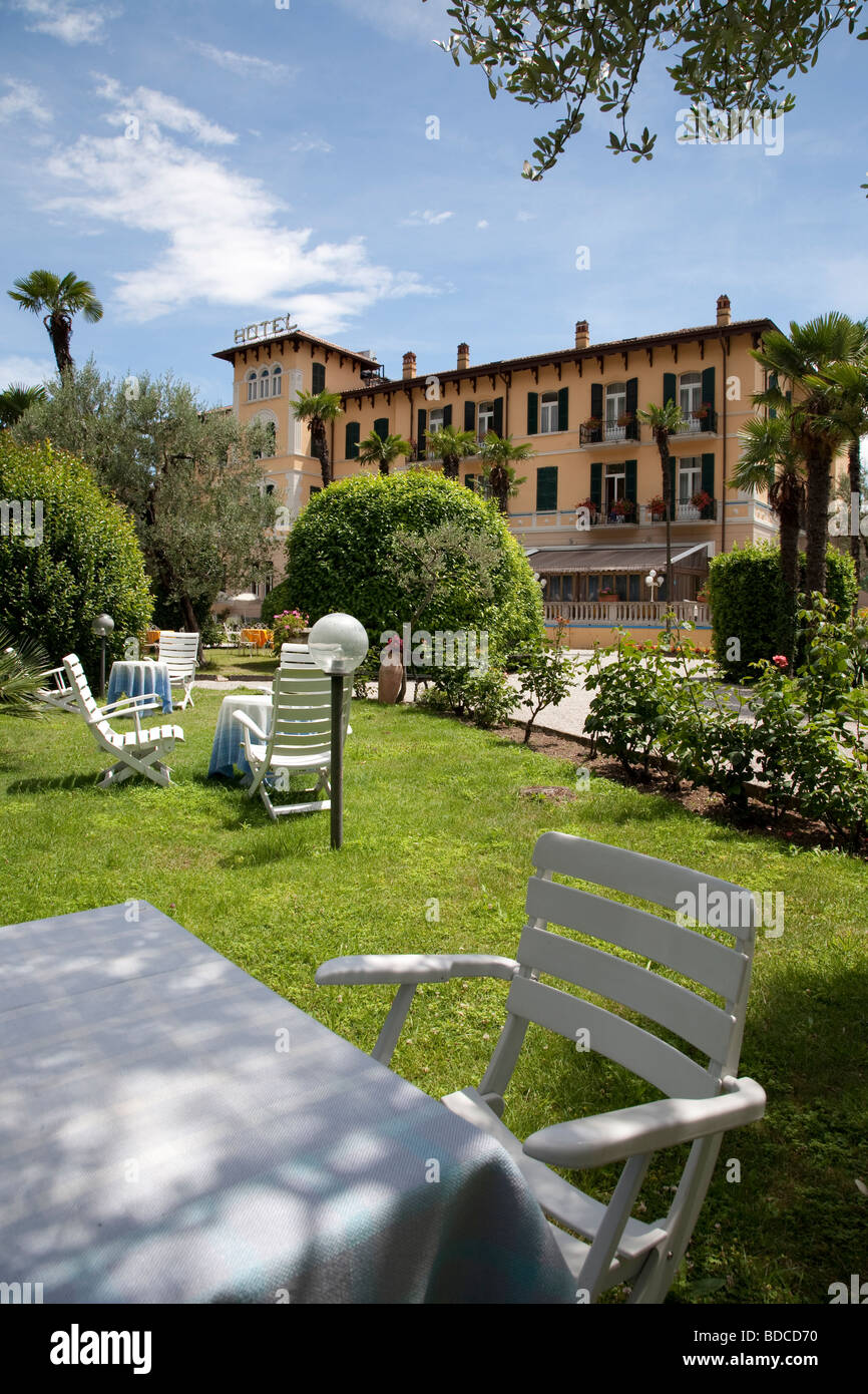 L'Hotel Maderno a Maderno, sulla riva del lago di Garda, Italia Foto Stock