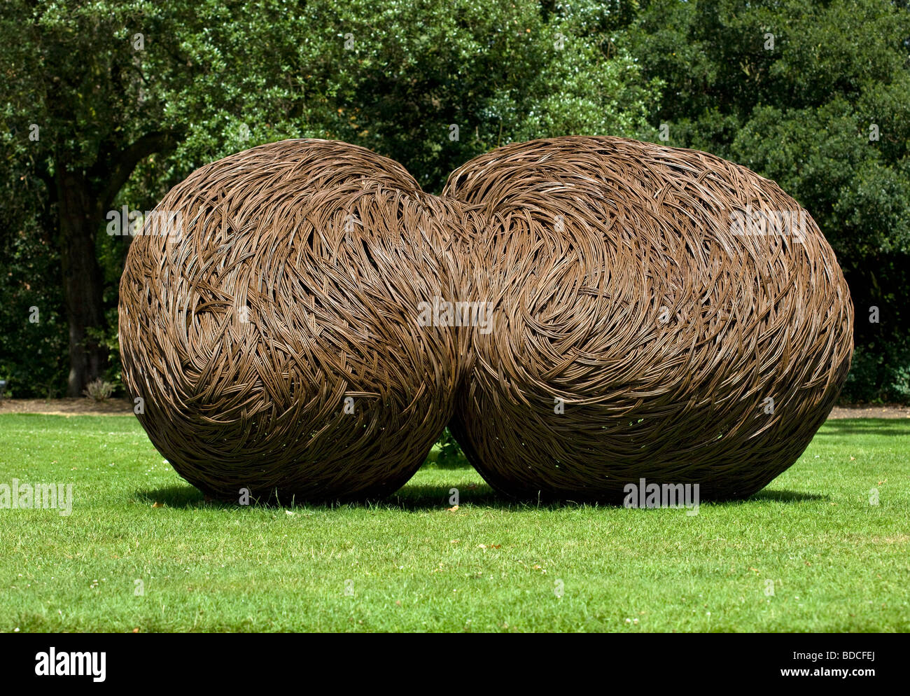 Arte moderna scultura presso i Royal Botanical Gardens di Kew Londra Foto Stock
