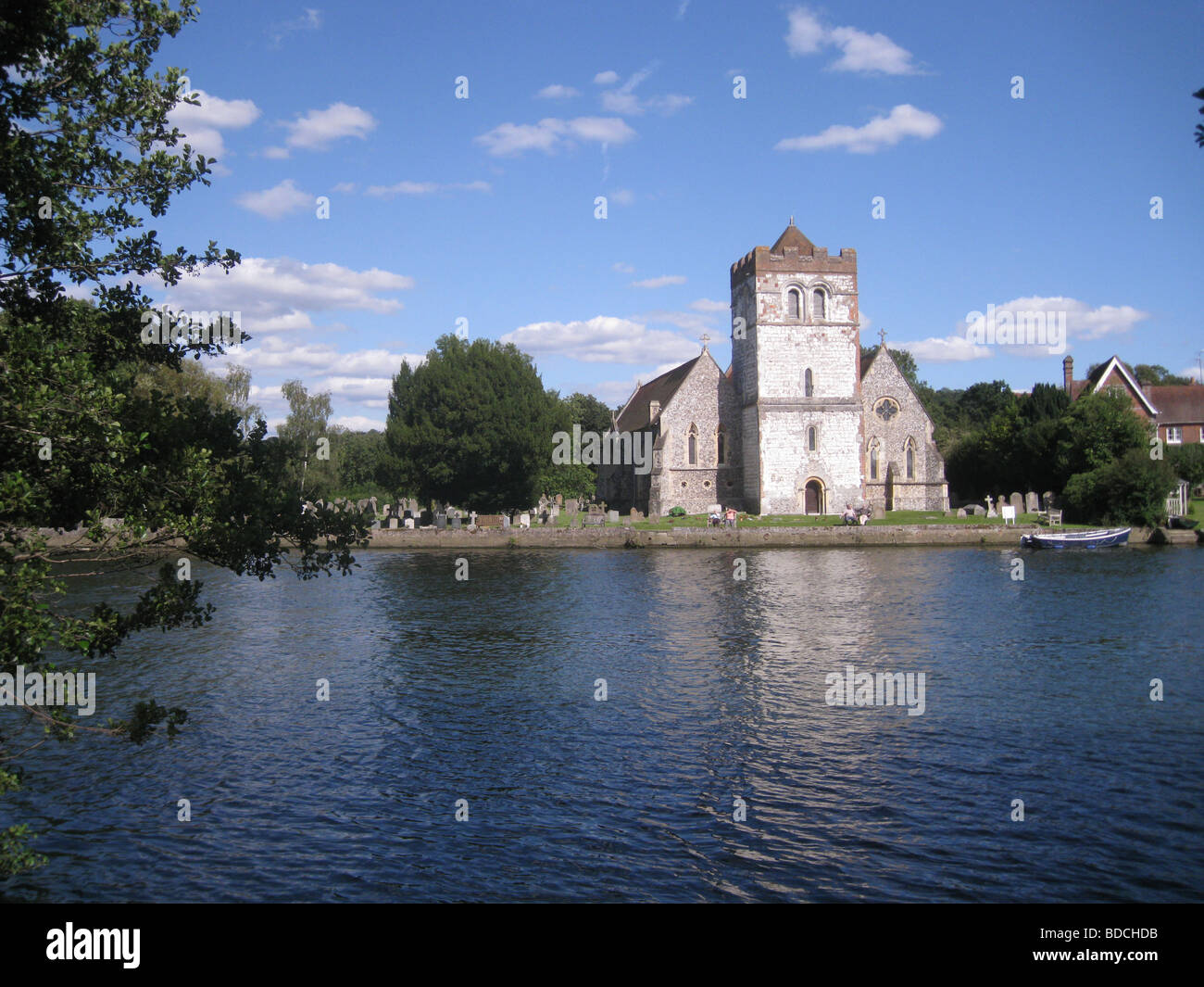 Chiesa di tutti i santi, Bisham, accanto al Tamigi vicino a Henley-on-Thames, Inghilterra Foto Stock